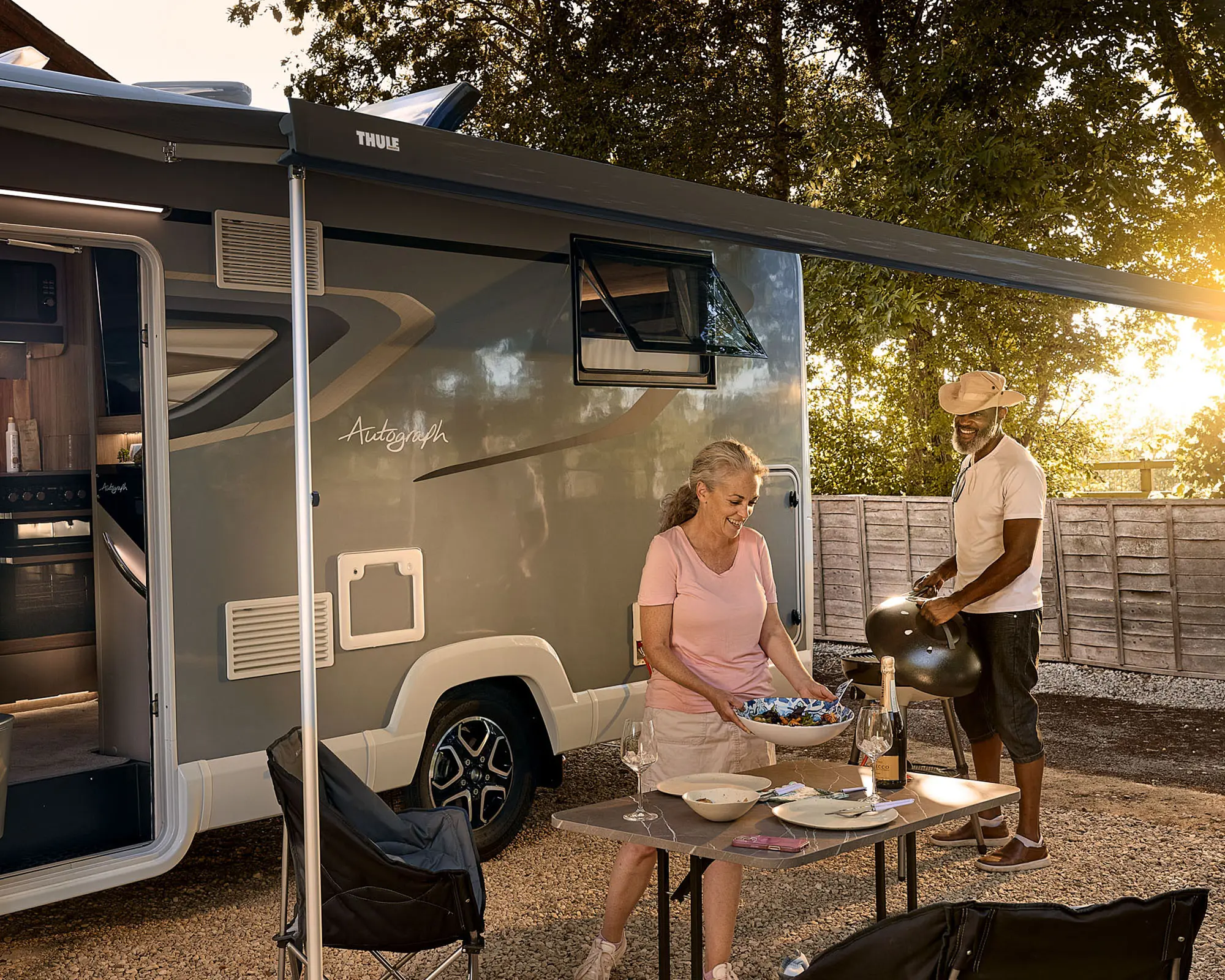 base_0005_Perfect set up for outdoor living with the Thule wind out awning