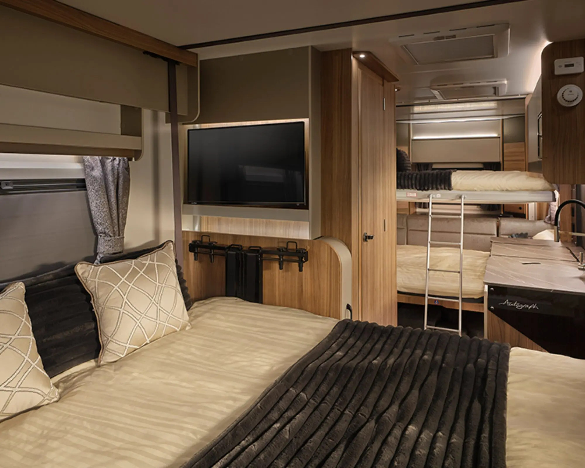 Bailey Autograph 81-5 (3)