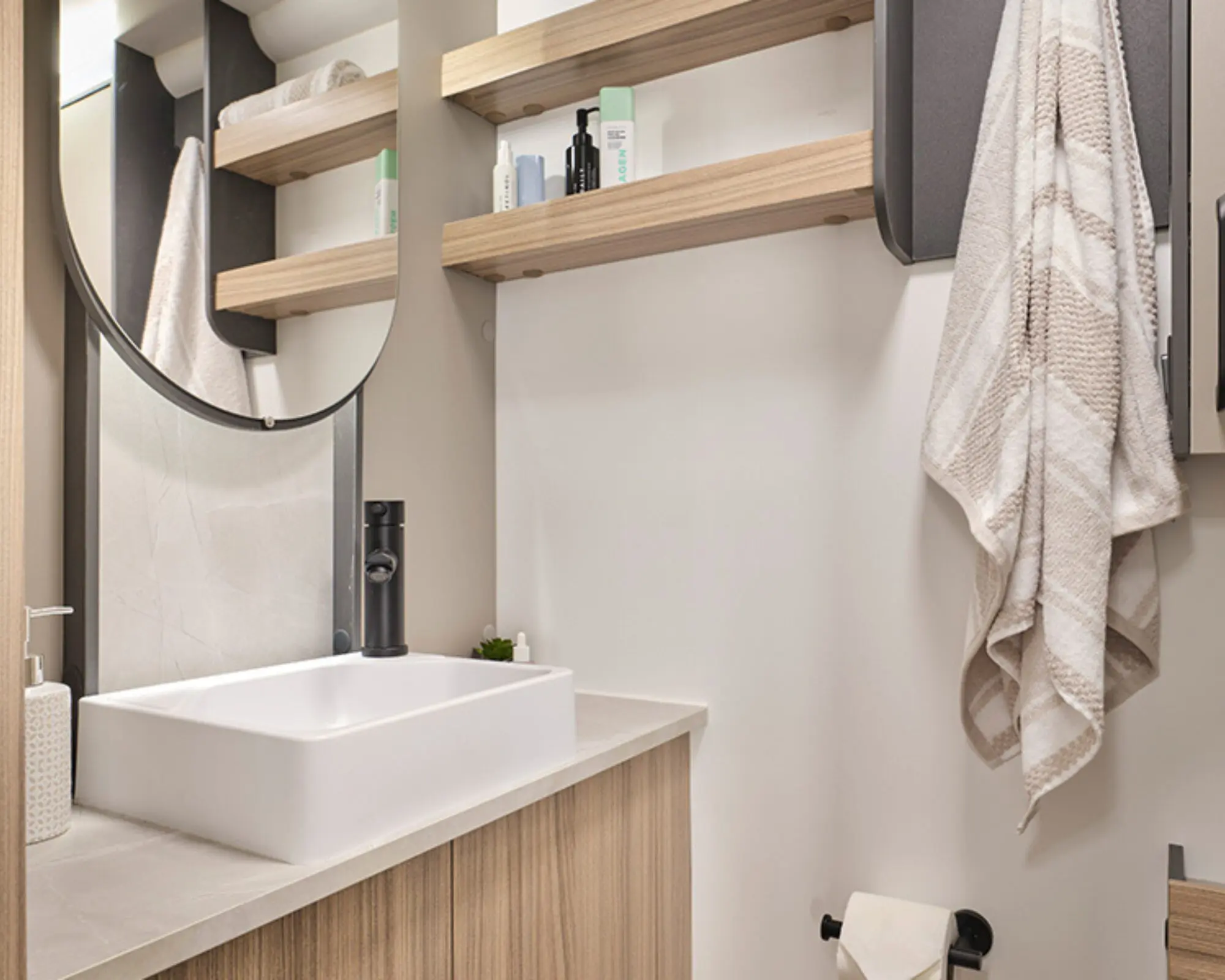 Pegasus Black Amalfi (2)