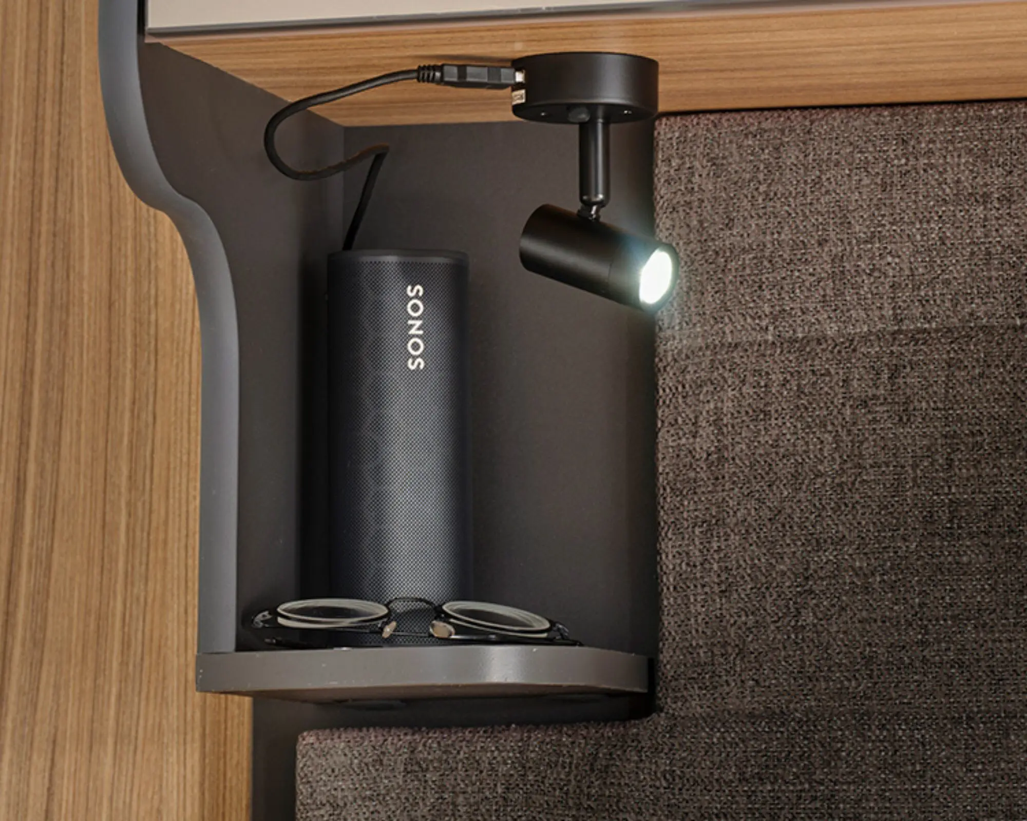 Phoenix Black 440 (4)