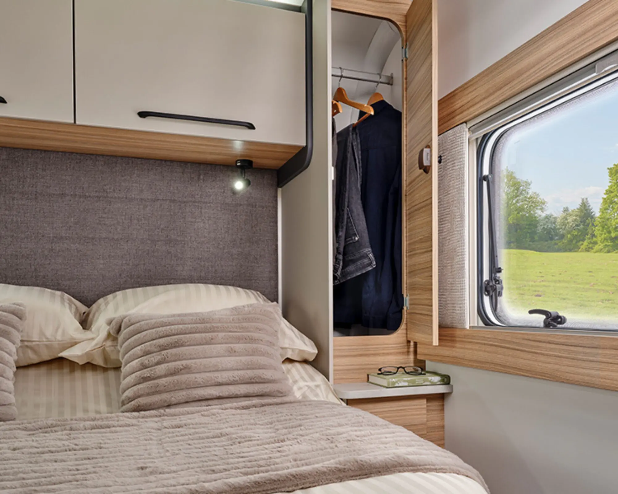 Phoenix Black 640 (3)