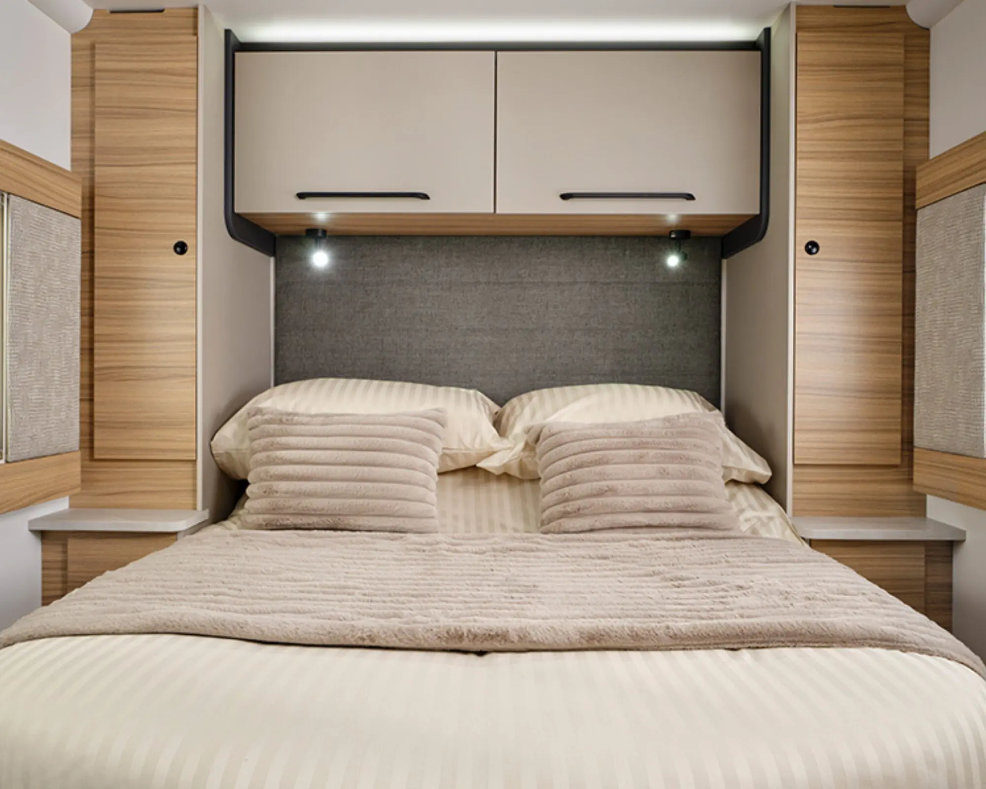 Phoenix Black 640 (5)