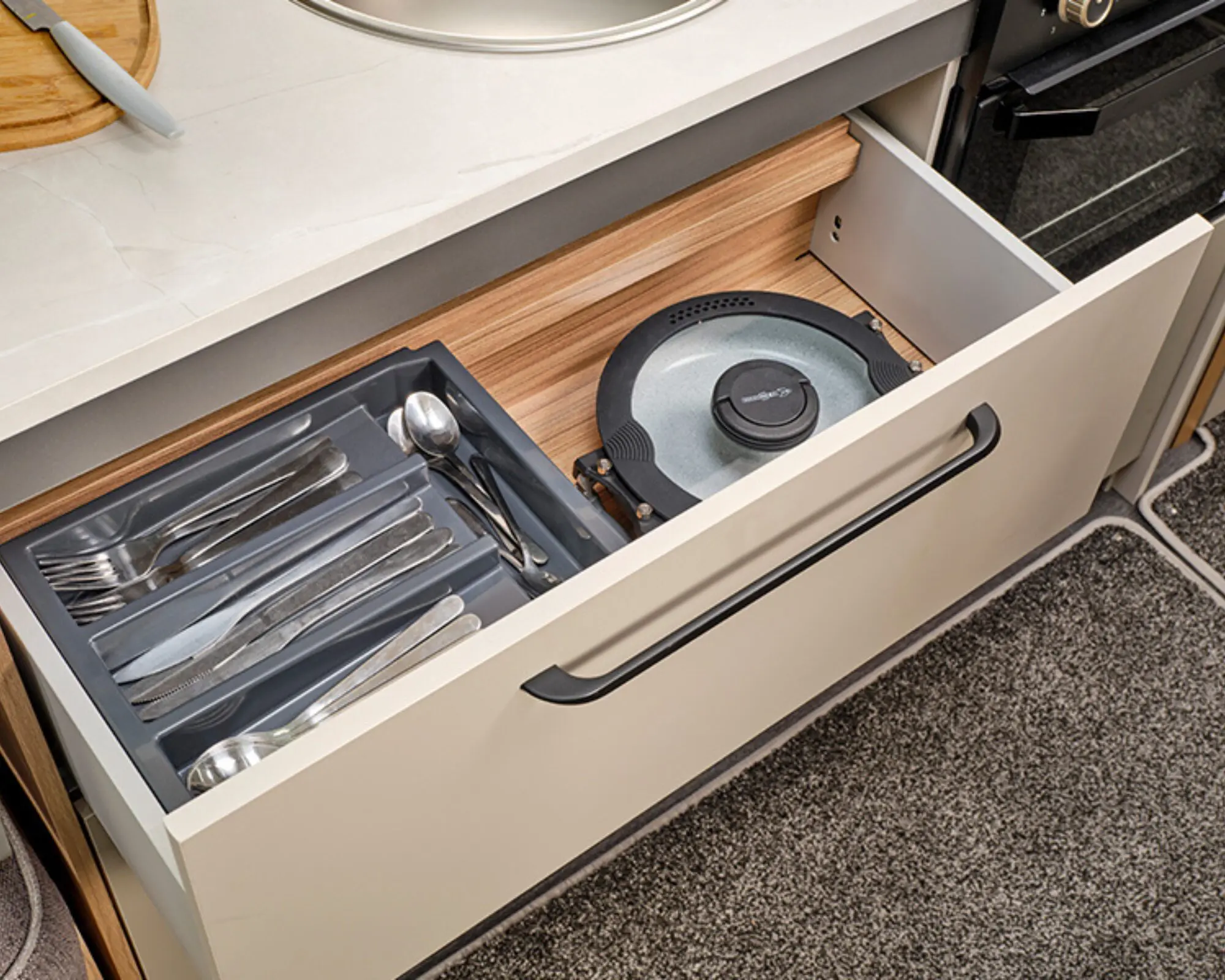 Phoenix Black 640 (6)