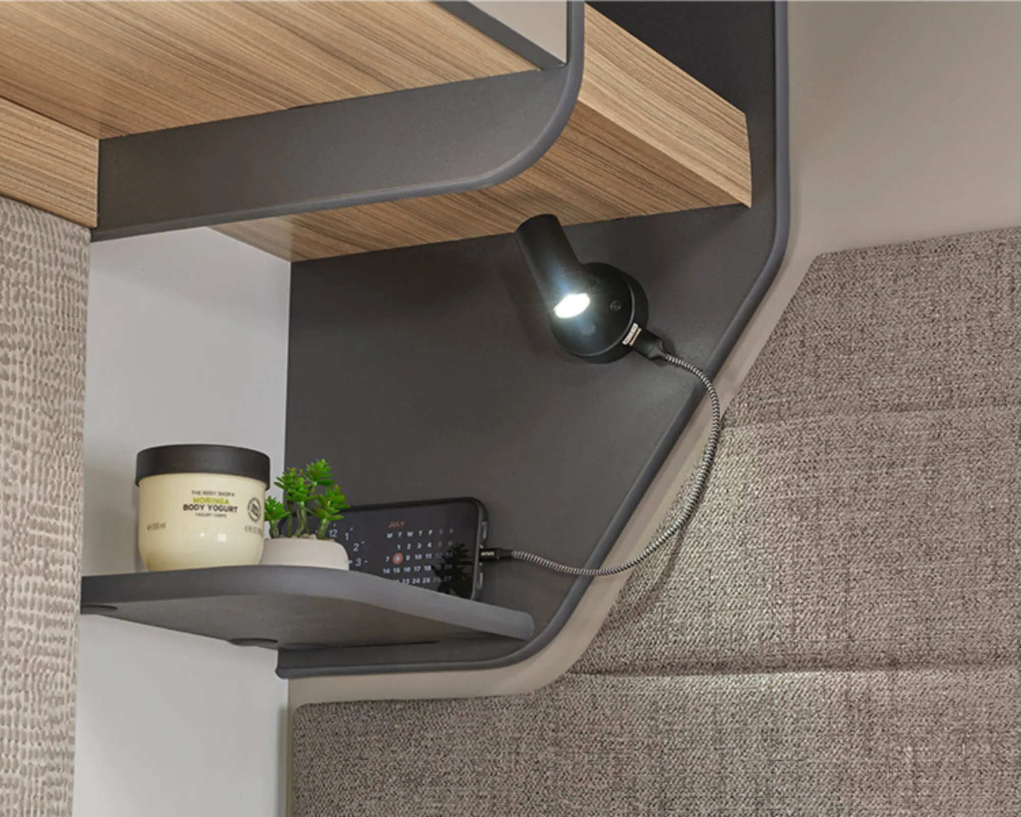 Phoenix Black 642 (2)