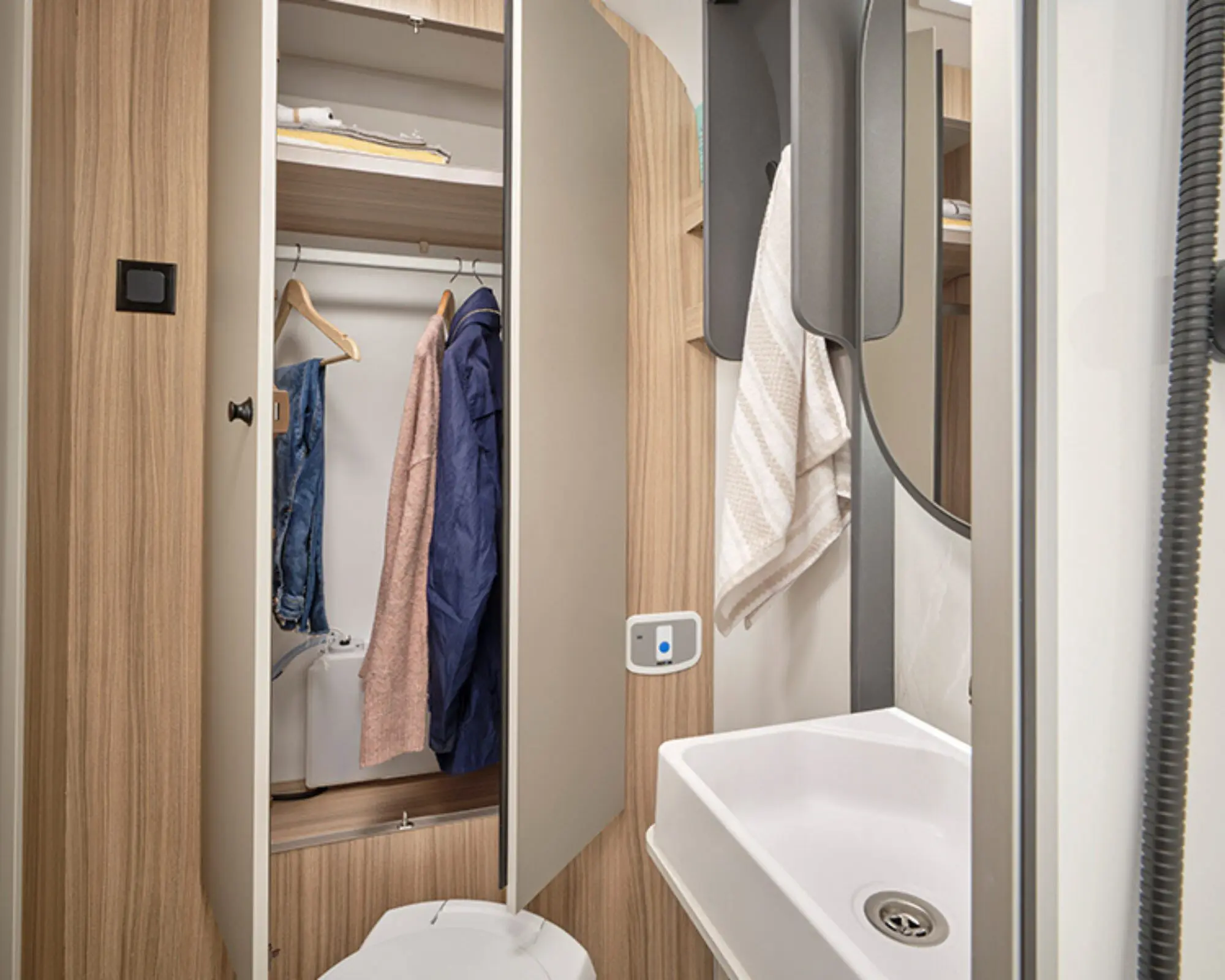 Phoenix Black 642 (3)