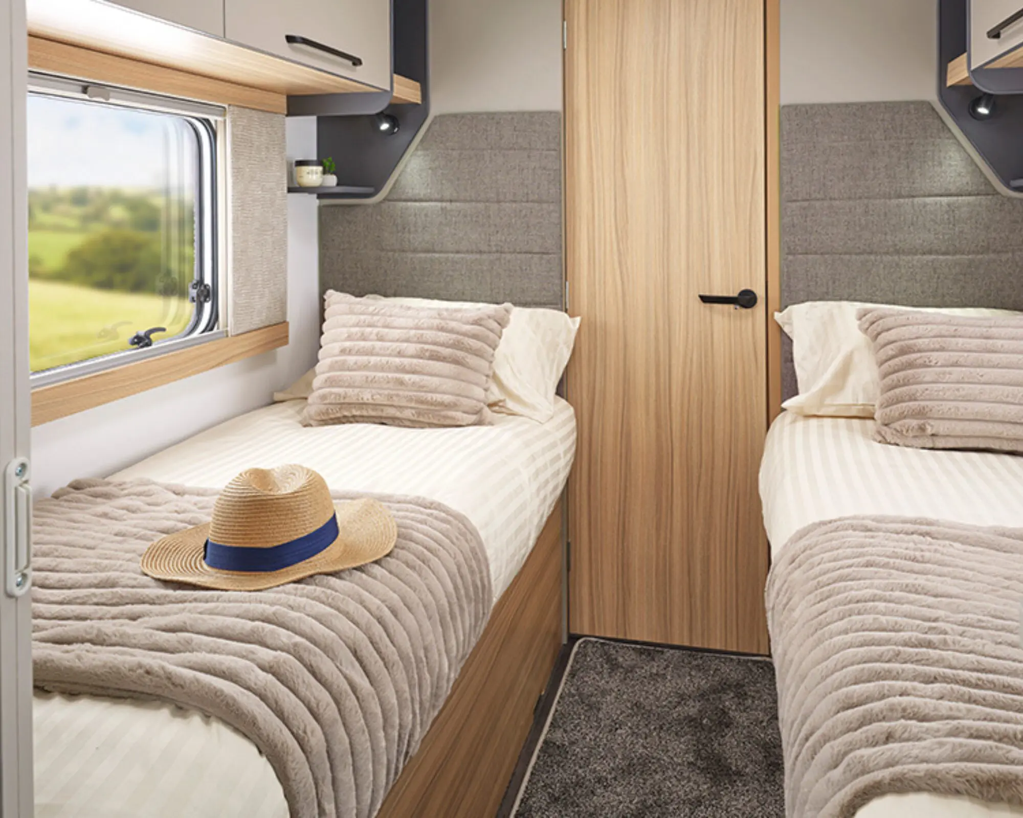 Phoenix Black 642 (4)