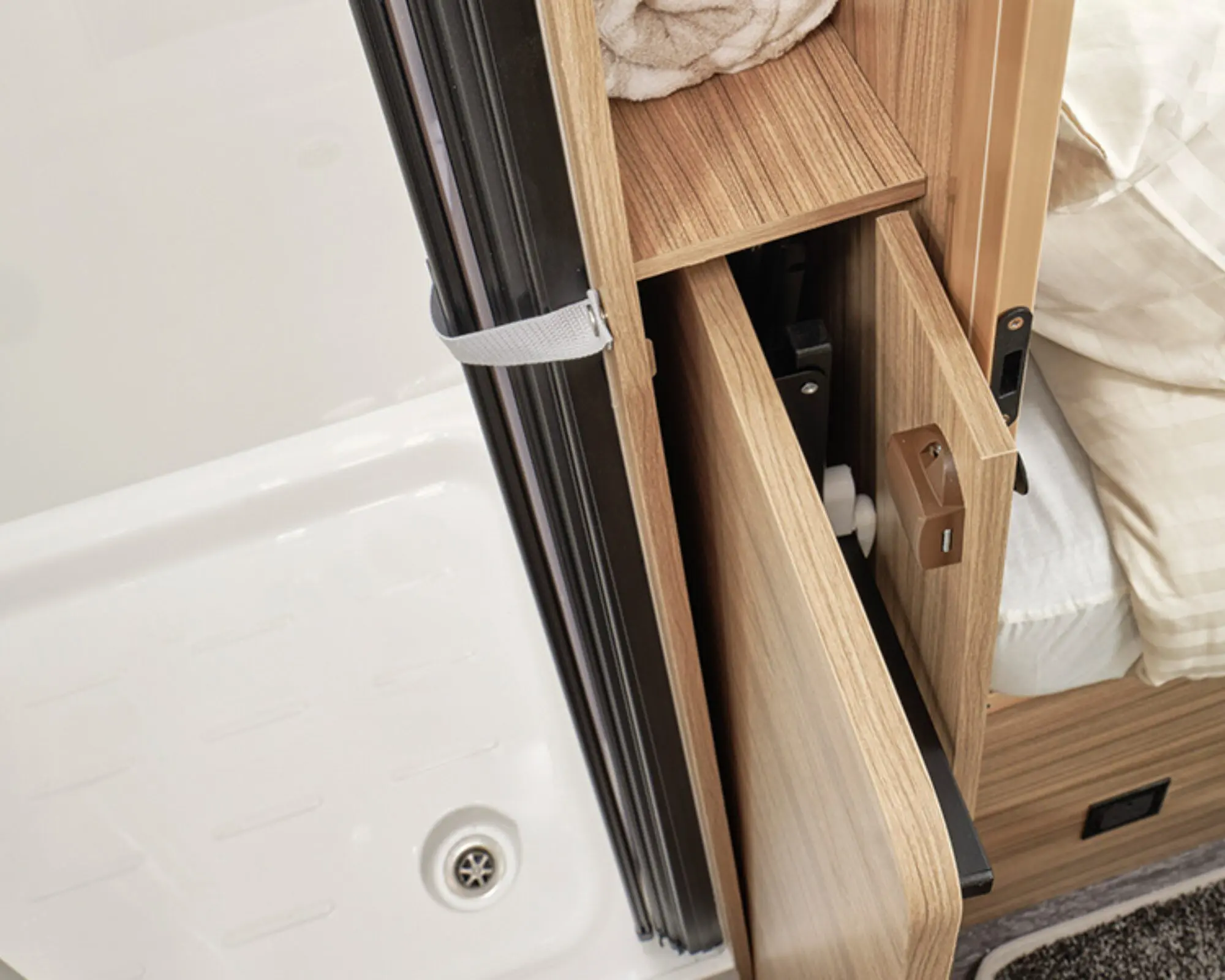 Phoenix Black 642 (6)