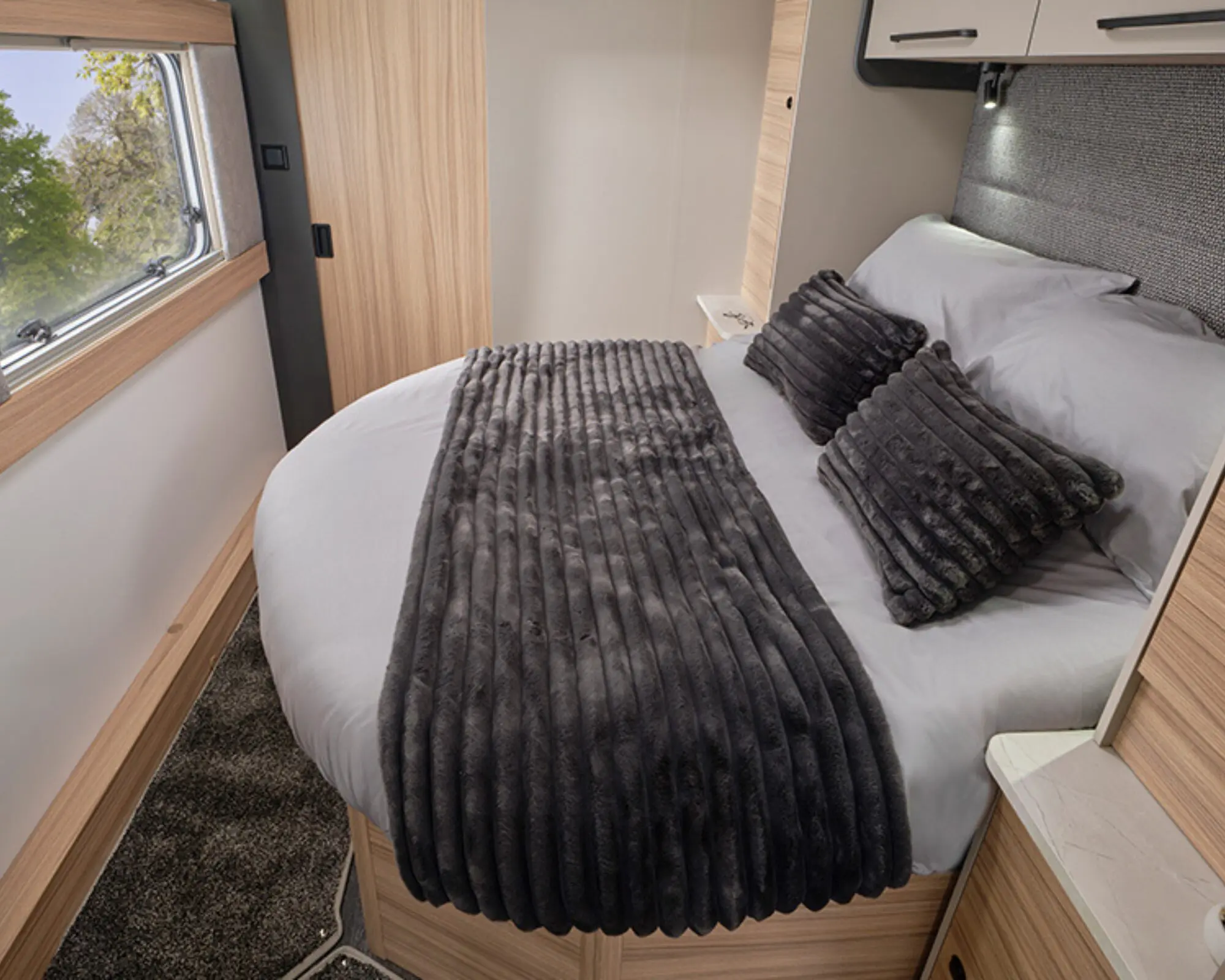 Phoenix Black 644 (2)