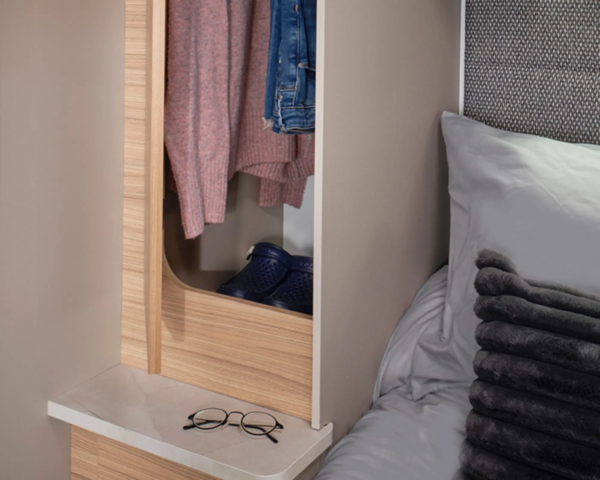 Phoenix Black 644 (4)