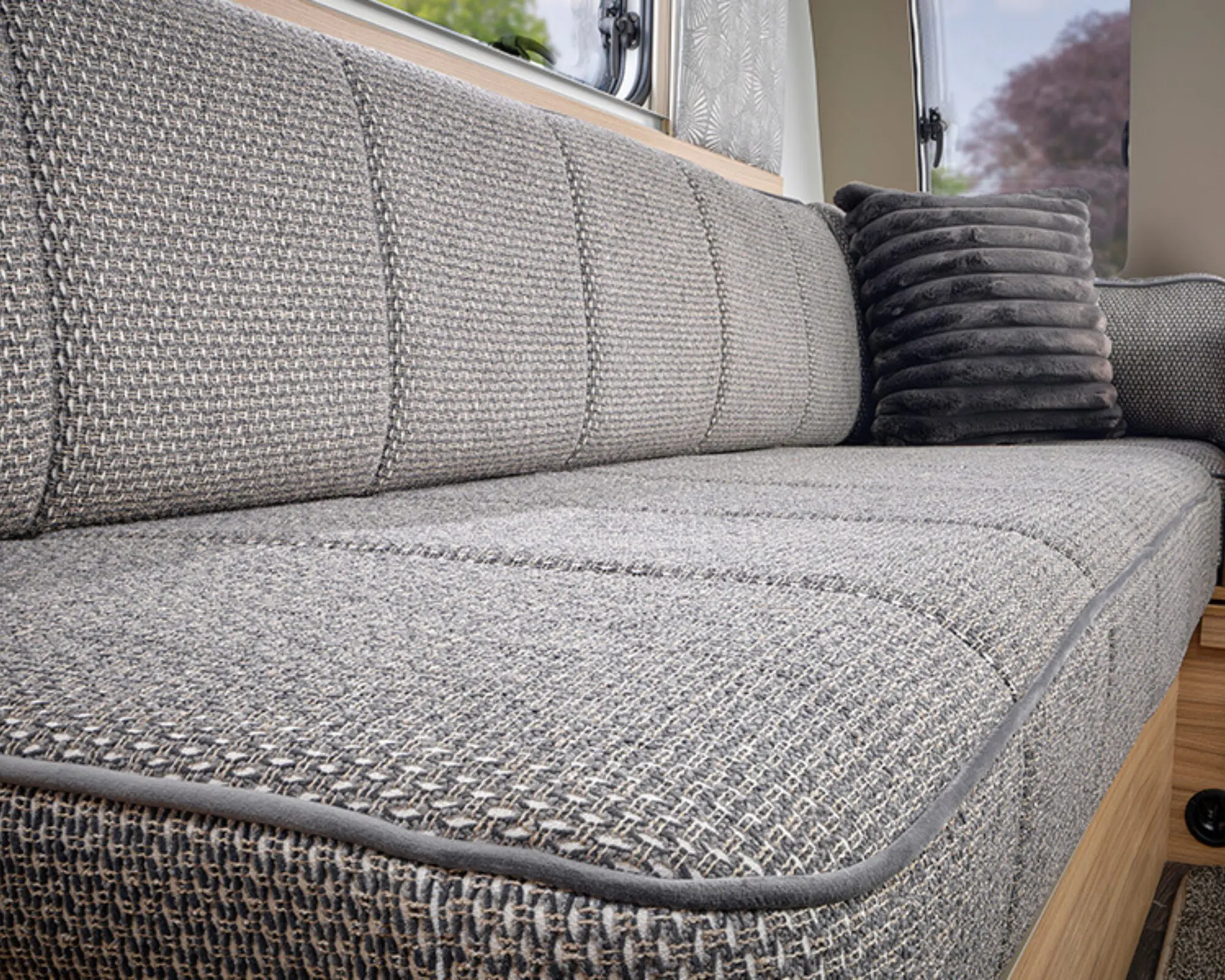 Phoenix Black 644 (5)