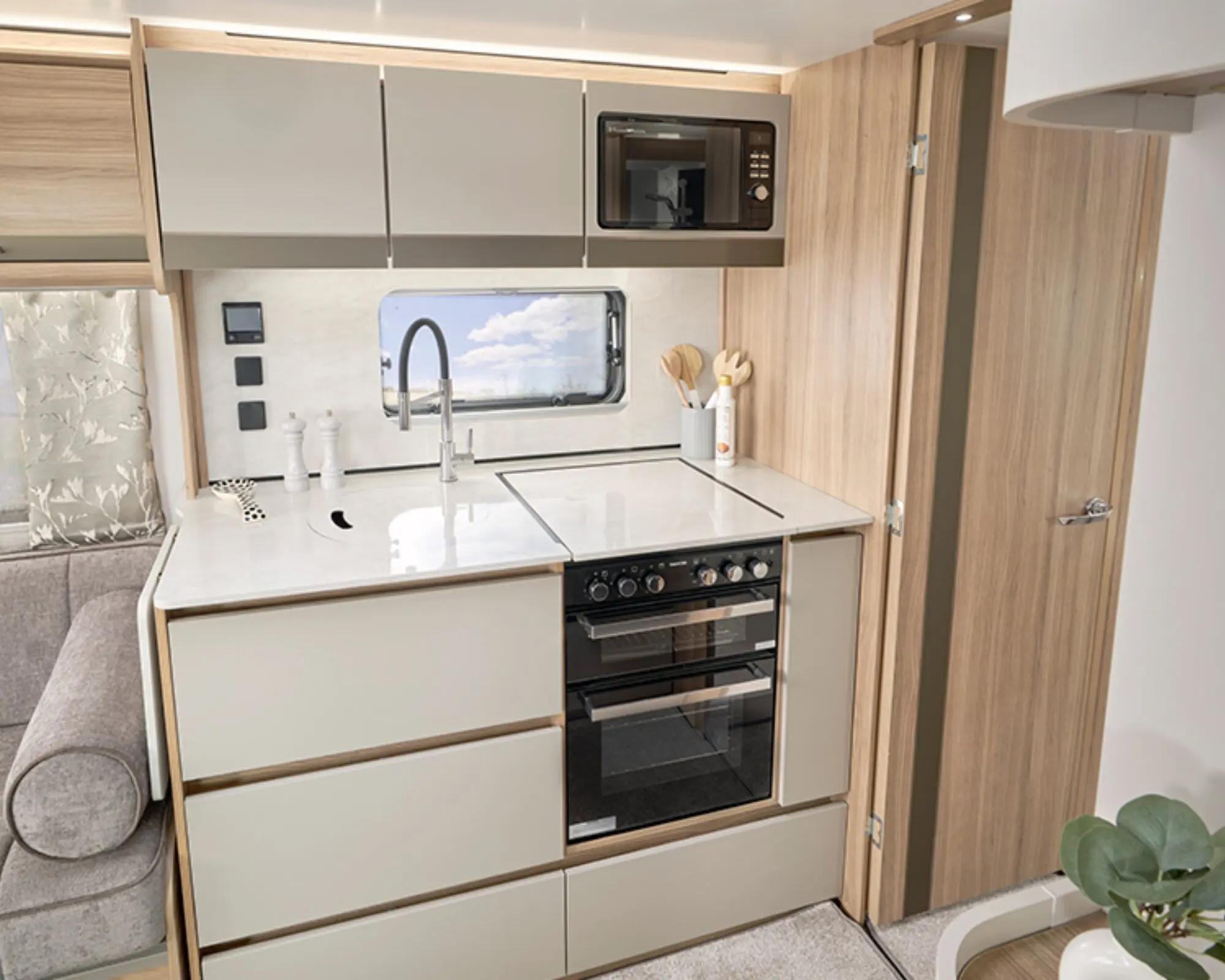 Unicorn Deluxe Cabrera (2)