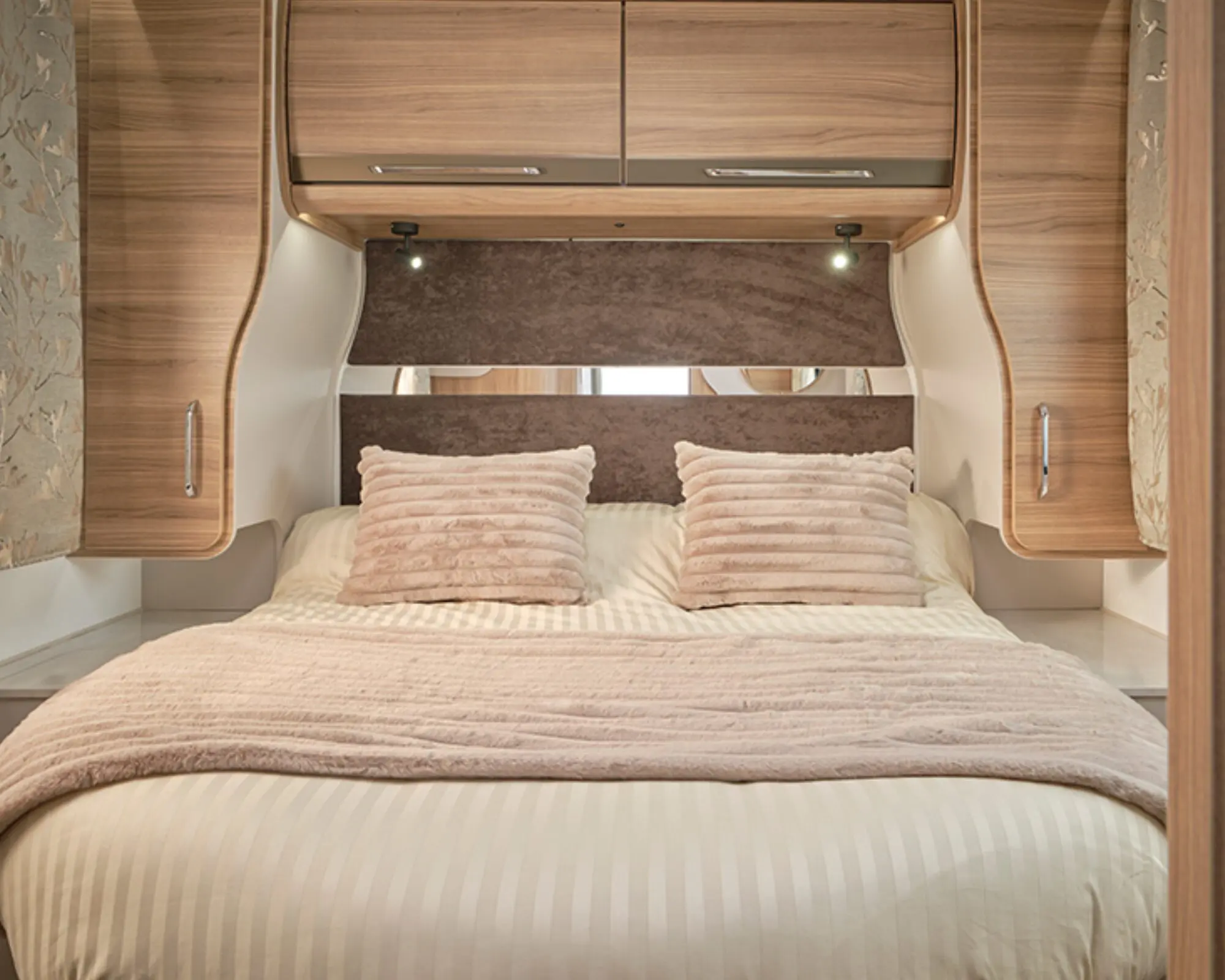 Unicorn Deluxe Cabrera (4)