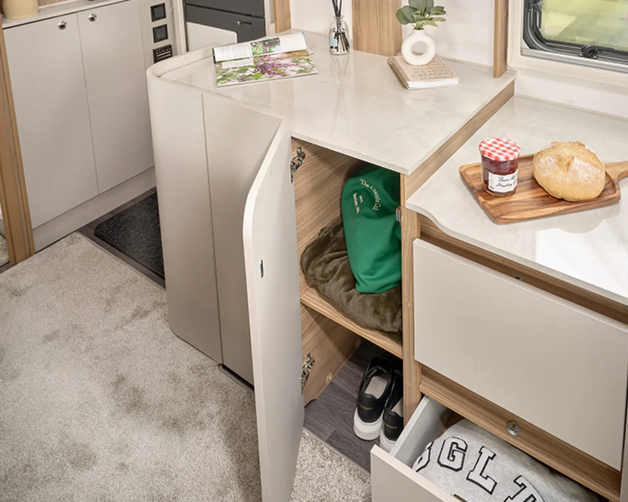 Unicorn Deluxe Seville (2)