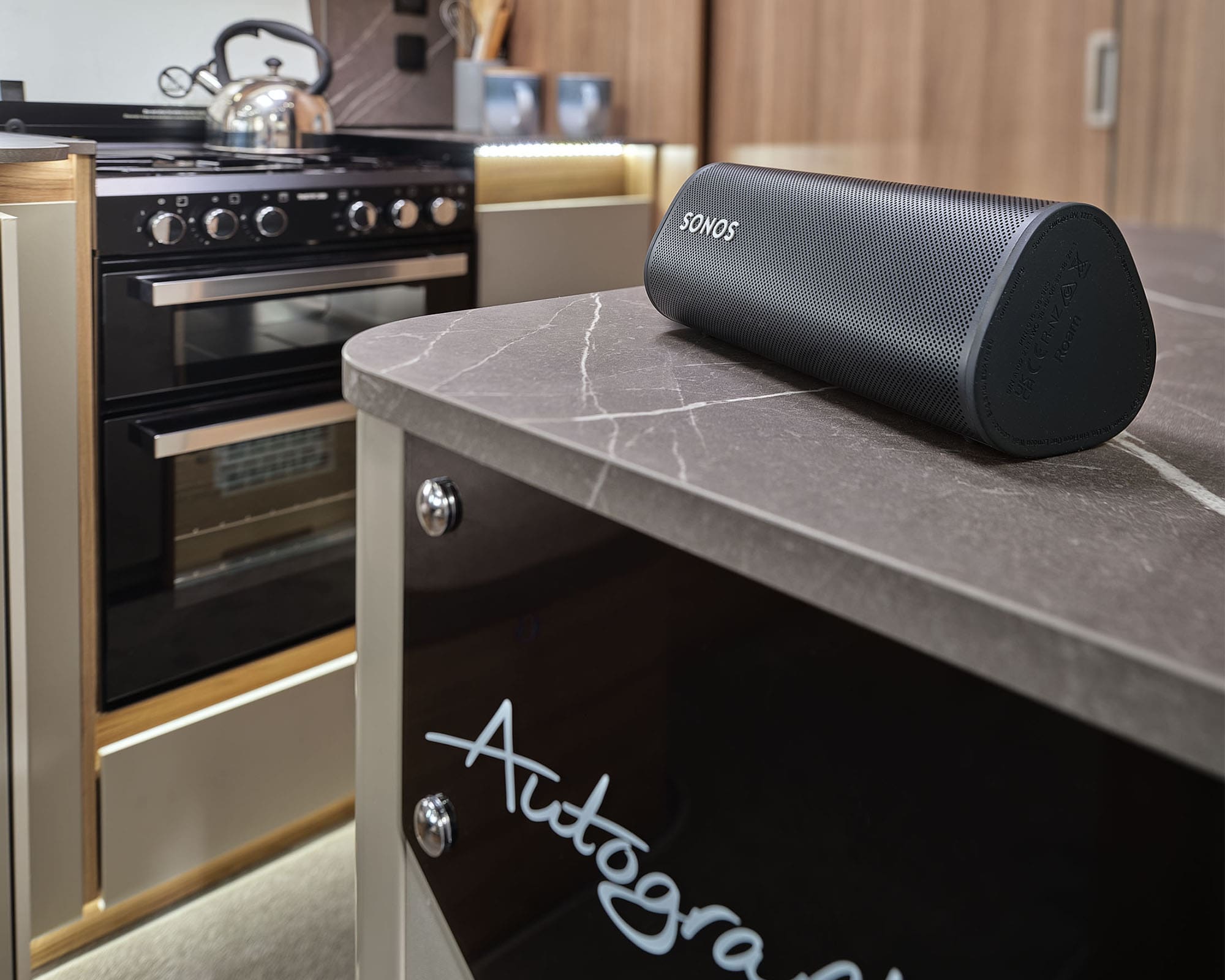 base_0006_SONOS portable speaker for high quality music, audio books and hands free assistance wherever