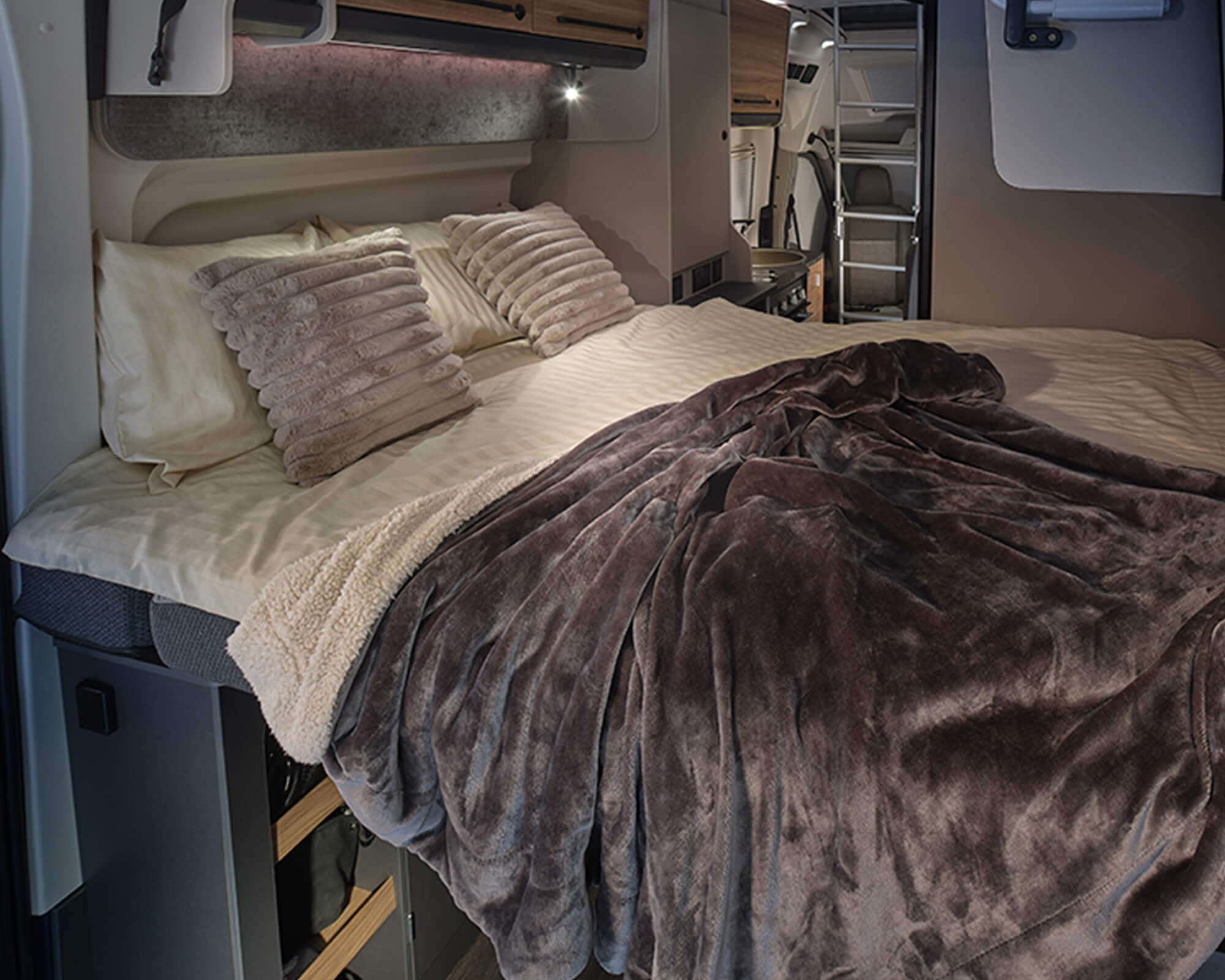 Endeavour Series 2 B65 rear double bed 2027