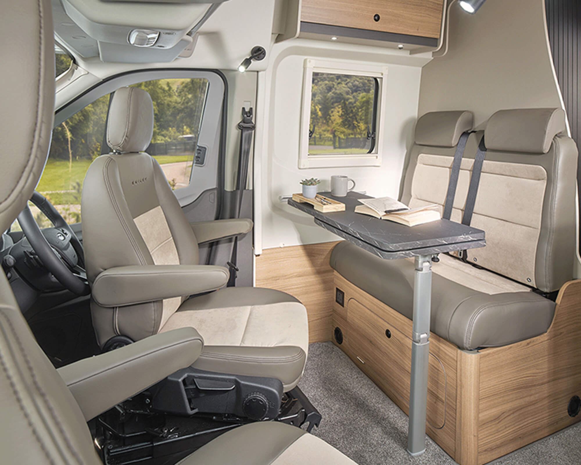 Endeavour-B68-dinette 2027