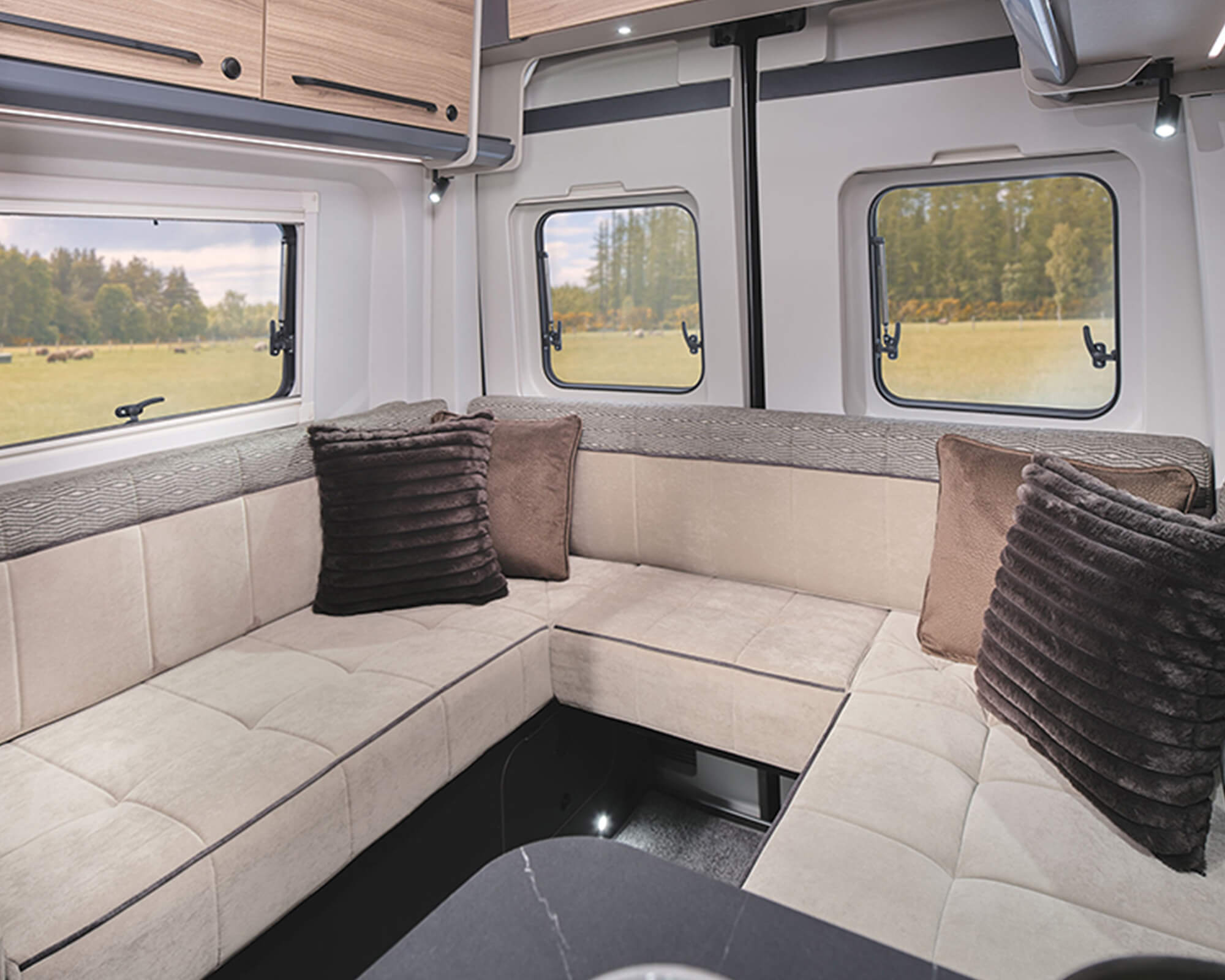 Endeavour-B68-rear-lounge 2027