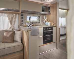 L-shaped kitchen and storage in the Bailey Unicorn Grande Lucena 2027